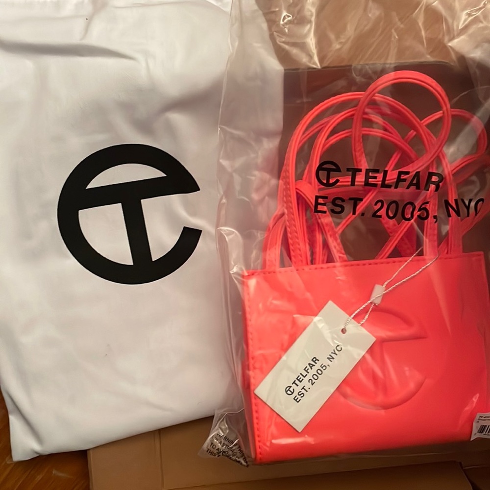 PRICE DROP! GET IT NOW…Brand new Telfar mini bag with tag attached